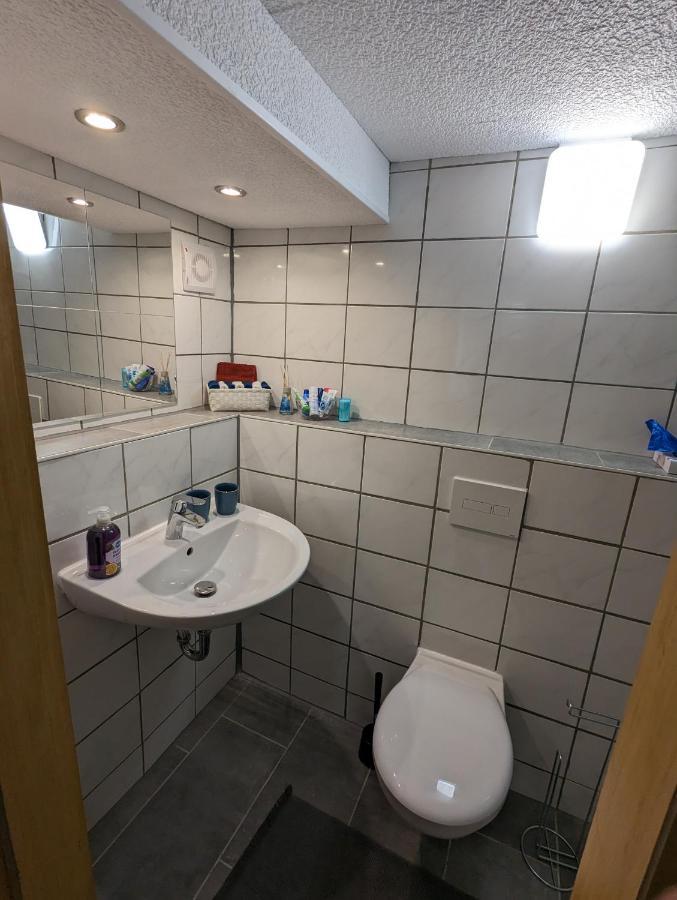Direkt An Der S-Bahn Gelegenes Gemutliches Souterrain Apartment Mit Privatem Zugang Troisdorf Exterior foto